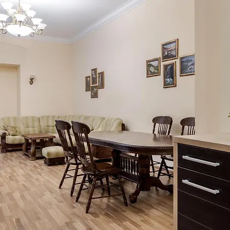 Apartment Teatralna Old City