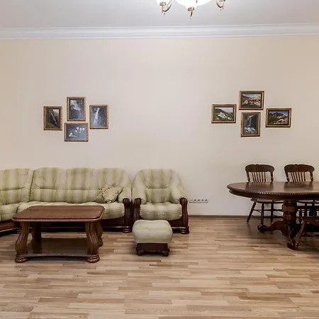Apartment Teatralna Old City